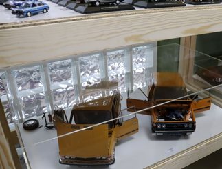 Duże zainteresowanie wystawą miniaturowych pojazdów w Bibliotece Miejskiej w Wieluniu. 9 maja spotkanie z jej właścicielem